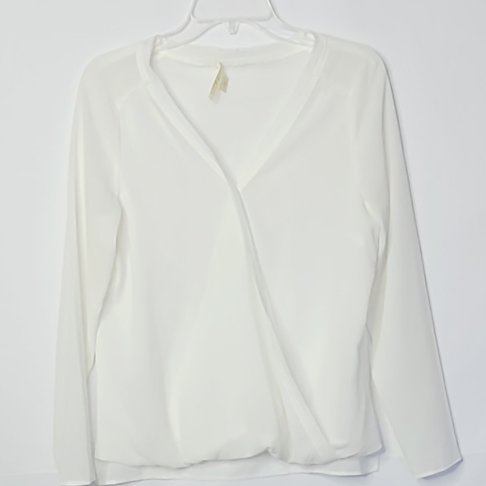 Cooper & Ella long sleeve vneck blouse sz Medium